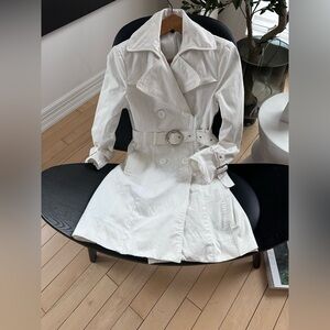 LaChateau Stylish White Trench Coat •  size:Small